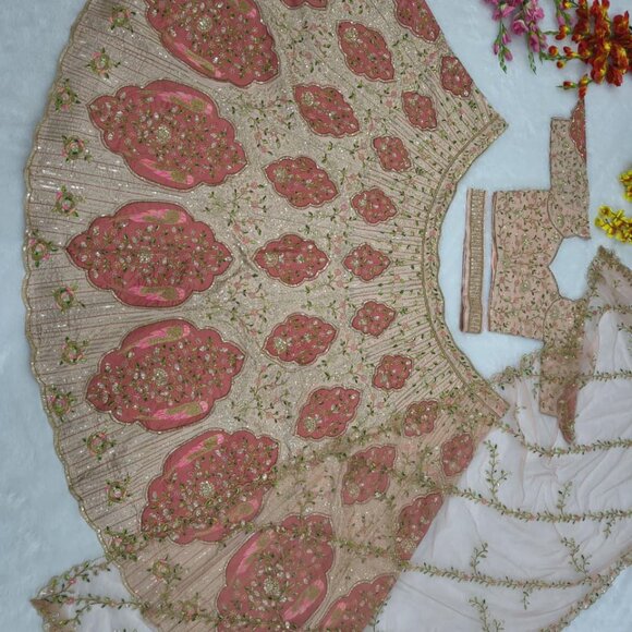 DESIGNER LEHENGA - Picture 12 of 15